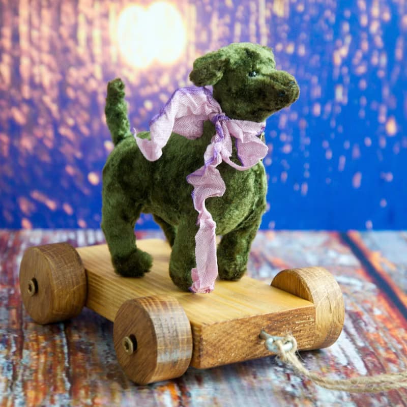 Little Dod in retro style on the wooden cart!
