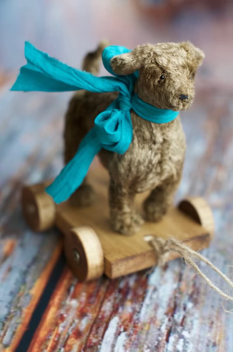 Little Dod in retro style on the wooden cart!