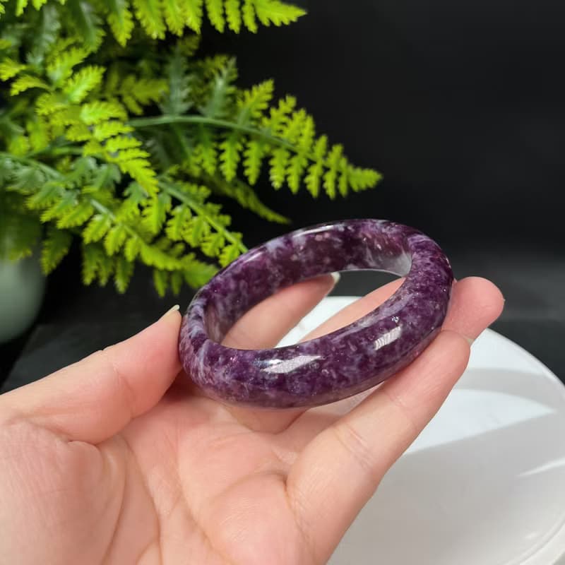 超稀有紫色鋰雲母手鐲 58MM 玉化閃片祖母晶手環 平衡心靈和精神