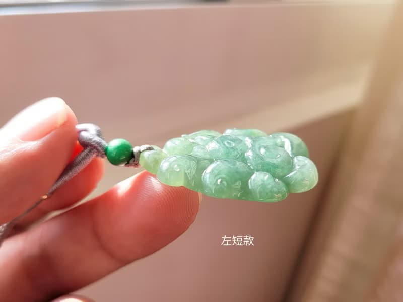 【親翠】天然翡翠 冰滿綠不露白|| 超美捲尾九尾狐 ||調整式繩鏈