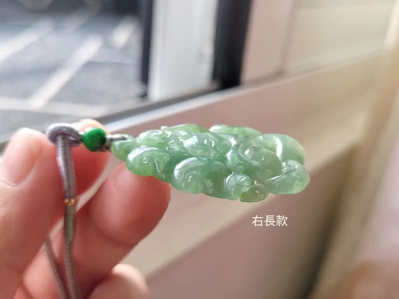 【親翠】天然翡翠 冰滿綠不露白|| 超美捲尾九尾狐 ||調整式繩鏈