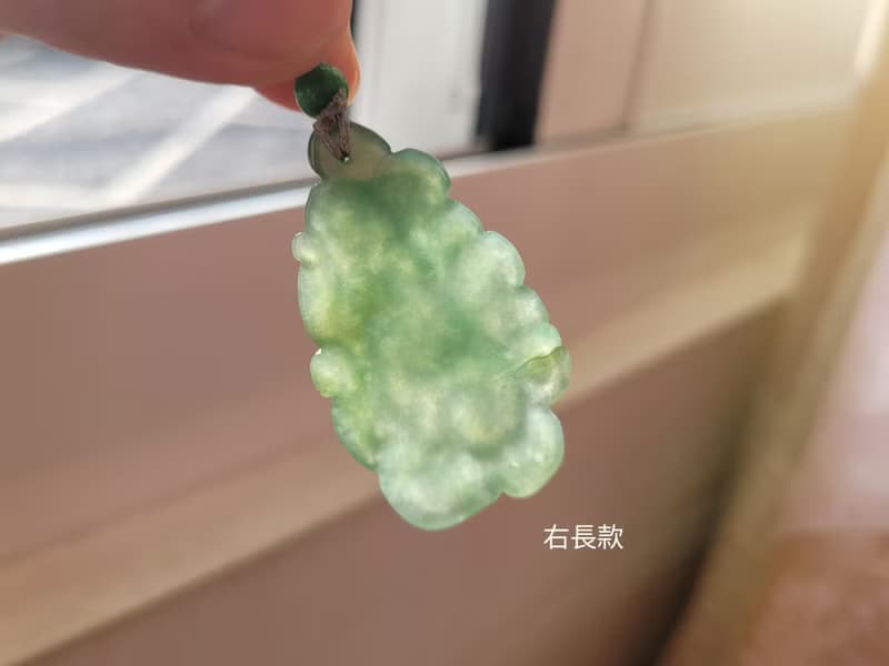 【親翠】天然翡翠 冰滿綠不露白|| 超美捲尾九尾狐 ||調整式繩鏈
