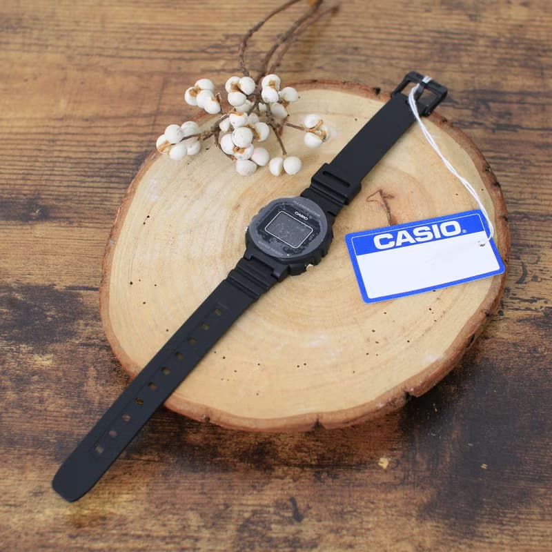 Back to Green-CASIO卡西歐 復古方形電子錶 watch