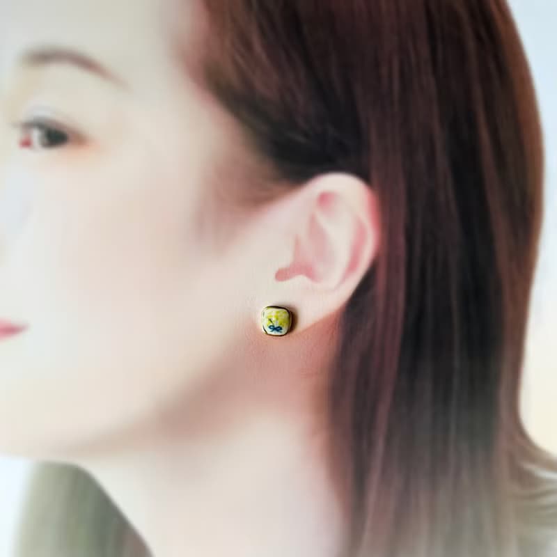 【再販】春の訪れ ミモザ 陶器 金継ぎ ピアス イヤリング ノンホールピアス イエロー 黄色 花束 ブーケ ネイビー 紺 グリーン 緑 春色 春 ギフト