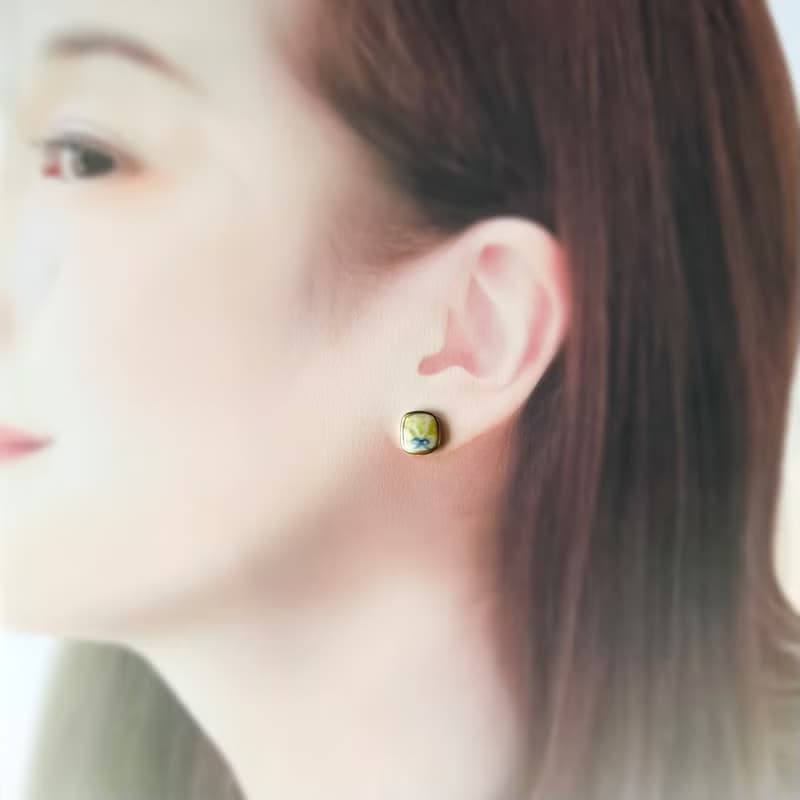 【再販】春の訪れ ミモザ 陶器 金継ぎ ピアス イヤリング ノンホールピアス イエロー 黄色 花束 ブーケ ネイビー 紺 グリーン 緑 春色 春 ギフト