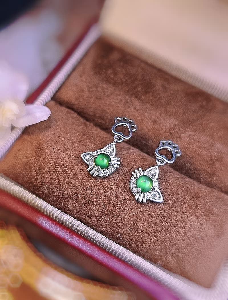 招財貓|冰玻放光陽綠|緬甸A貨翡翠純銀鍍18k精緻貓咪貓腳耳環