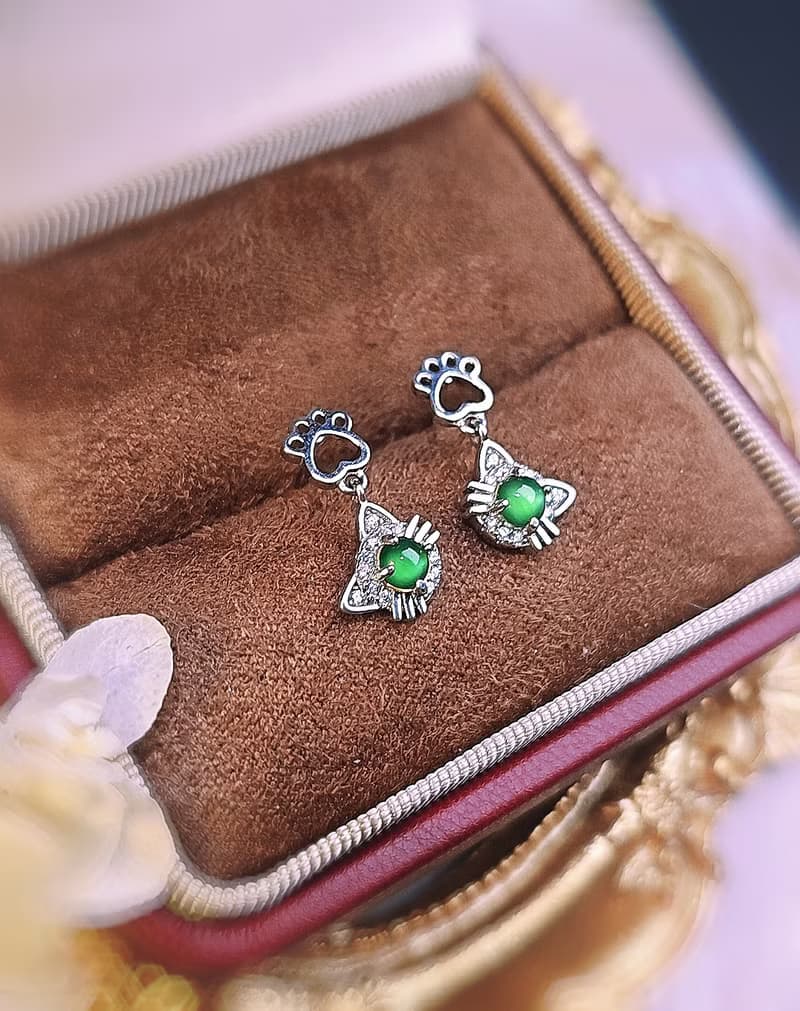 招財貓|冰玻放光陽綠|緬甸A貨翡翠純銀鍍18k精緻貓咪貓腳耳環