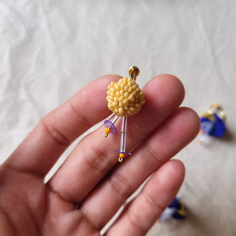 DUNIA handmade /花菓手縫串珠布耳環/ - 藍配奶油黃