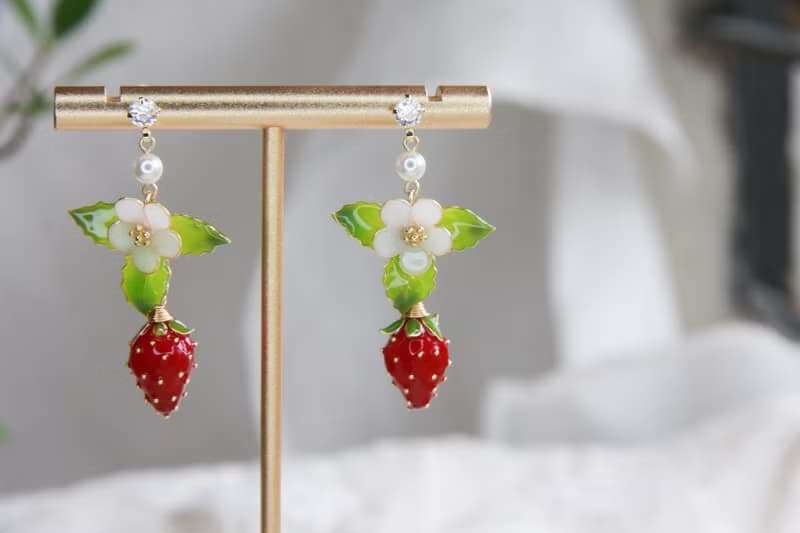 【紅色草莓耳飾】手工原創耳飾銅線樹脂 優雅 耳環/耳夾飾品