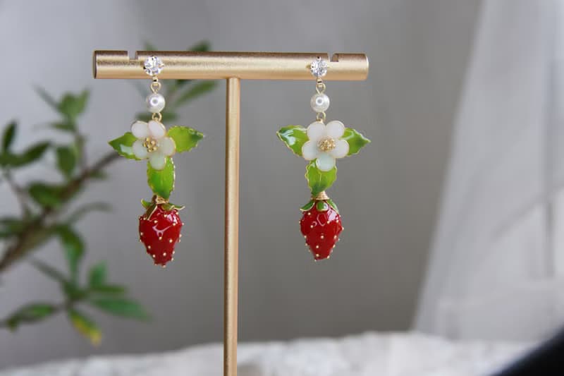 【紅色草莓耳飾】手工原創耳飾銅線樹脂 優雅 耳環/耳夾飾品
