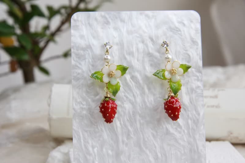 【紅色草莓耳飾】手工原創耳飾銅線樹脂 優雅 耳環/耳夾飾品