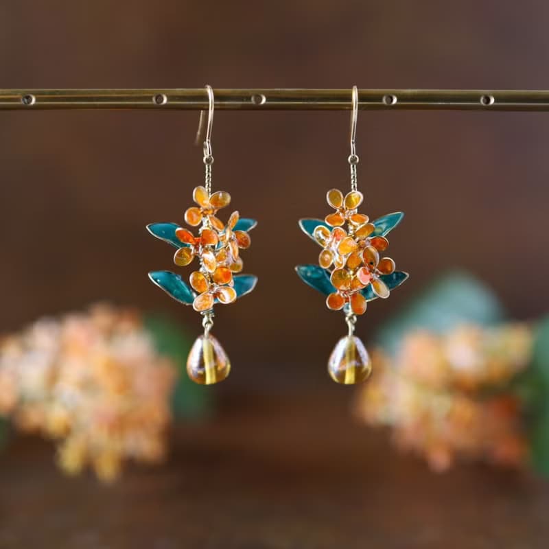 秋の花　金木犀と葉っぱのピアス/イヤリング