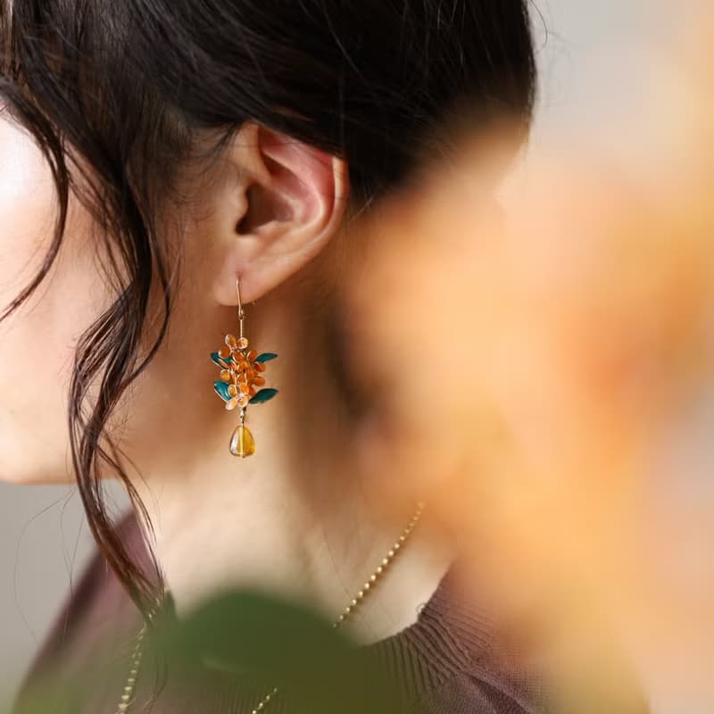 秋の花　金木犀と葉っぱのピアス/イヤリング