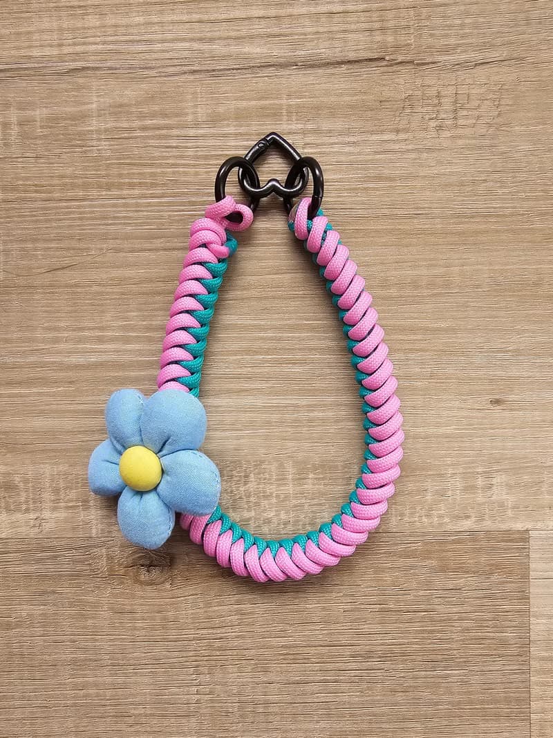 Faith Handmade | 傘繩編織小花手機腕帶 掛繩 手機掛繩 禮物