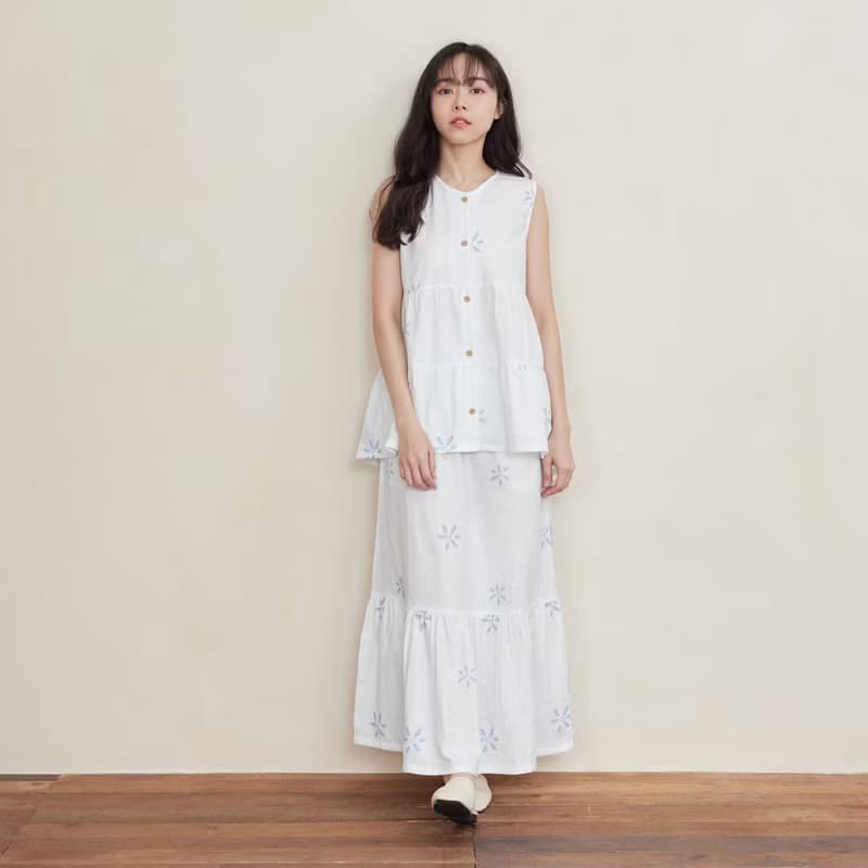 會呼吸∣UMORFIL調溫透氣二重紗水波花卉排釦背心-共2色