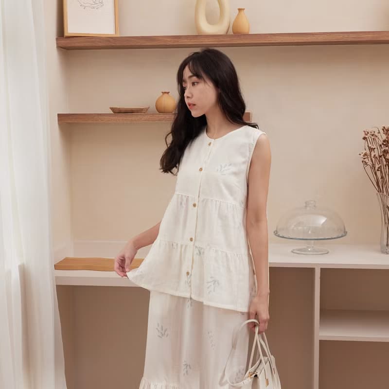 會呼吸∣UMORFIL調溫透氣二重紗水波花卉排釦背心-共2色