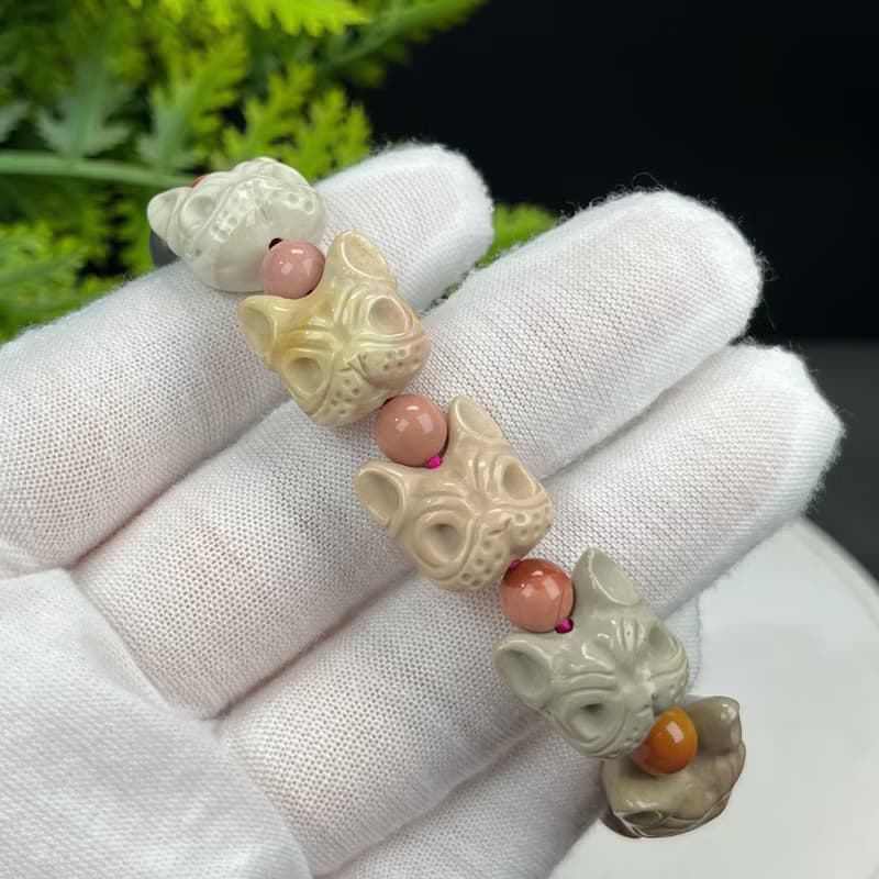 精品趣味阿拉善瑪瑙手串多彩高瓷雕刻可愛鬥牛犬頭單圈女招財辟邪
