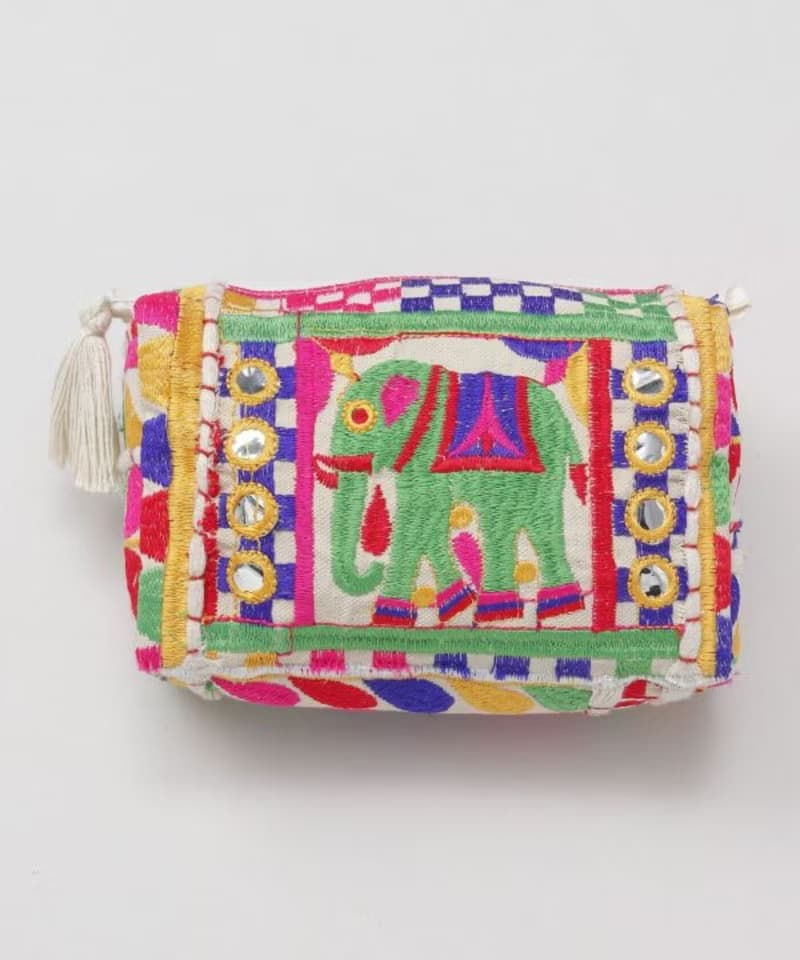 【熱門預購】繽紛全刺繡藝術小物收納包 化妝包 (2色) IAWP5102