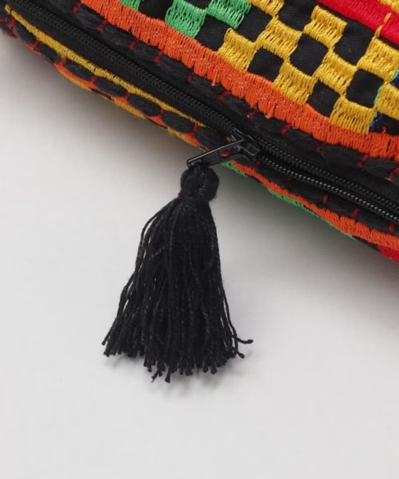 【熱門預購】繽紛全刺繡藝術小物收納包 化妝包 (2色) IAWP5102