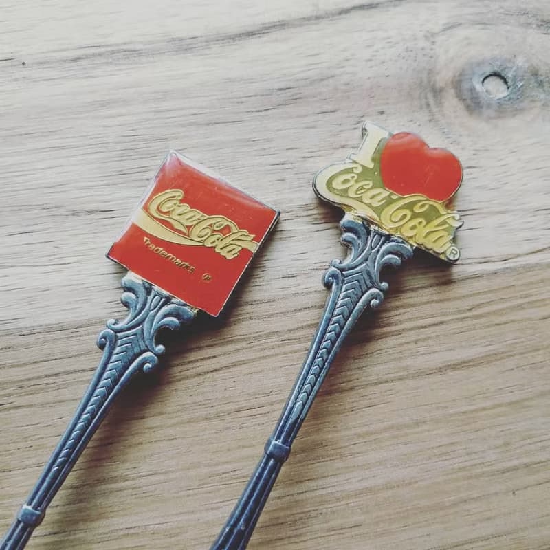 美國古董老物 1991年經典Coca Cola Logo刻紋銀色紀念 鐵質茶湯匙