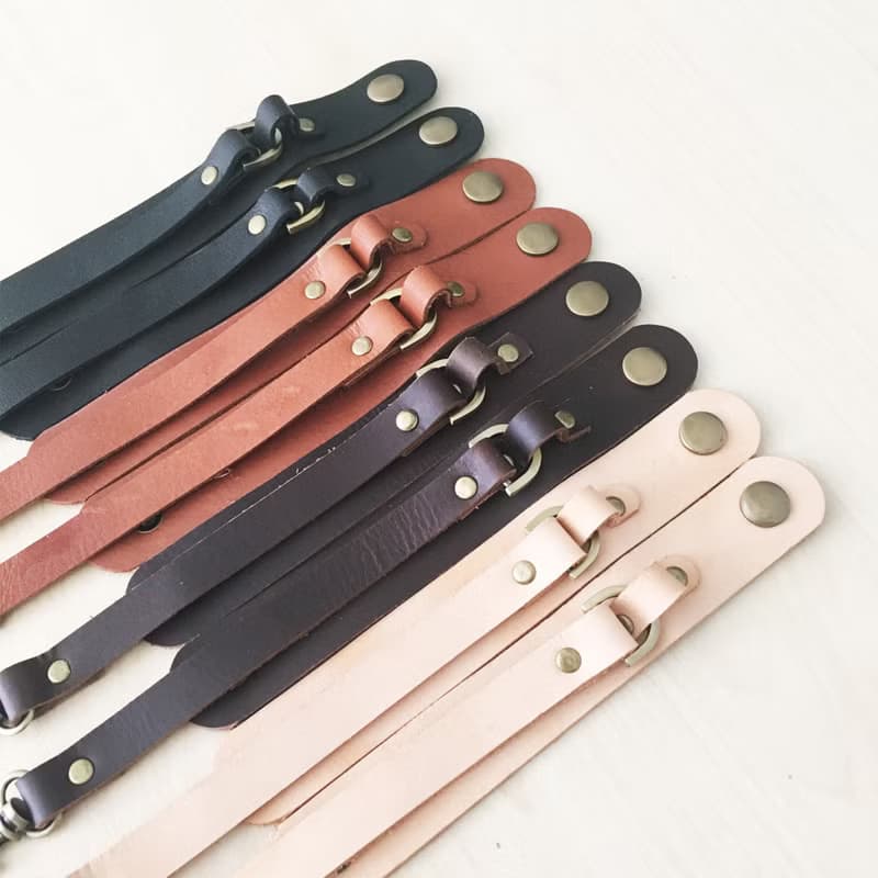 LEATHER GLOVE STRAP / SCARVES HOLDER