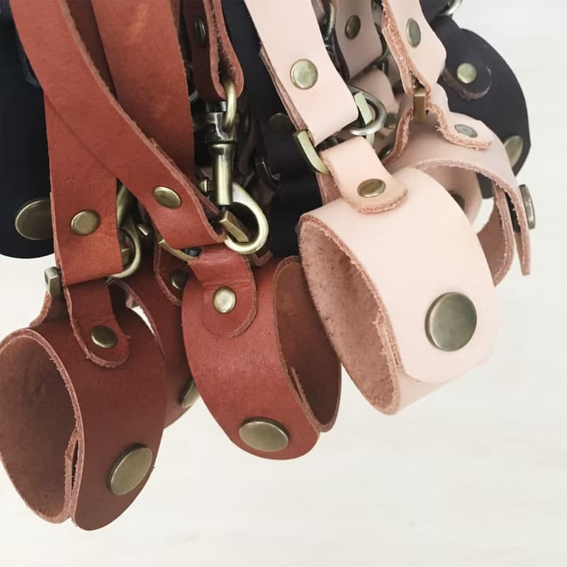 LEATHER GLOVE STRAP / SCARVES HOLDER
