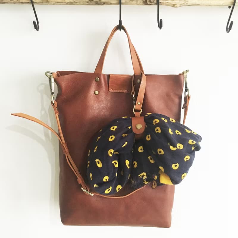 LEATHER GLOVE STRAP / SCARVES HOLDER