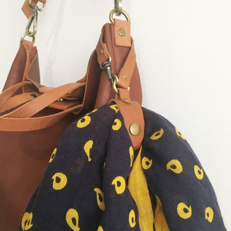 LEATHER GLOVE STRAP / SCARVES HOLDER