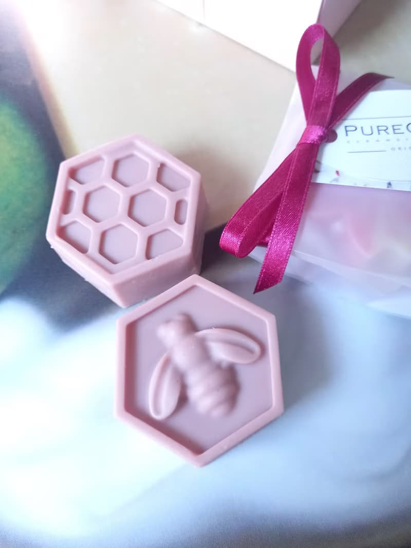 PUREGEMS。紅礦泥。玫瑰天竺葵。勤奮小蜜蜂 手工小皂