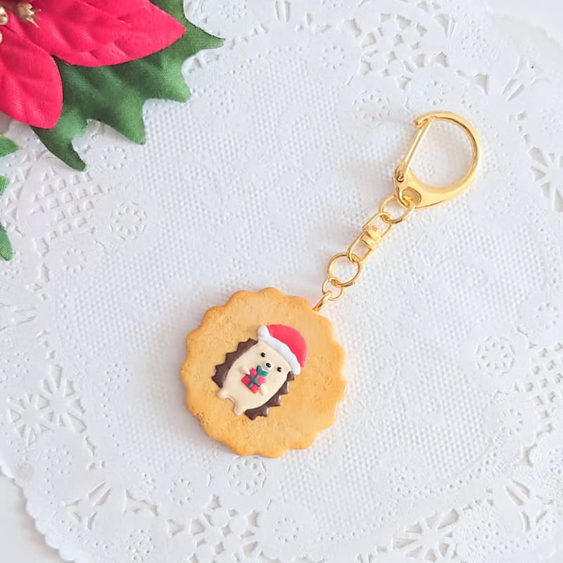 クリスマスを楽しむハリネズミさんのキーホルダー