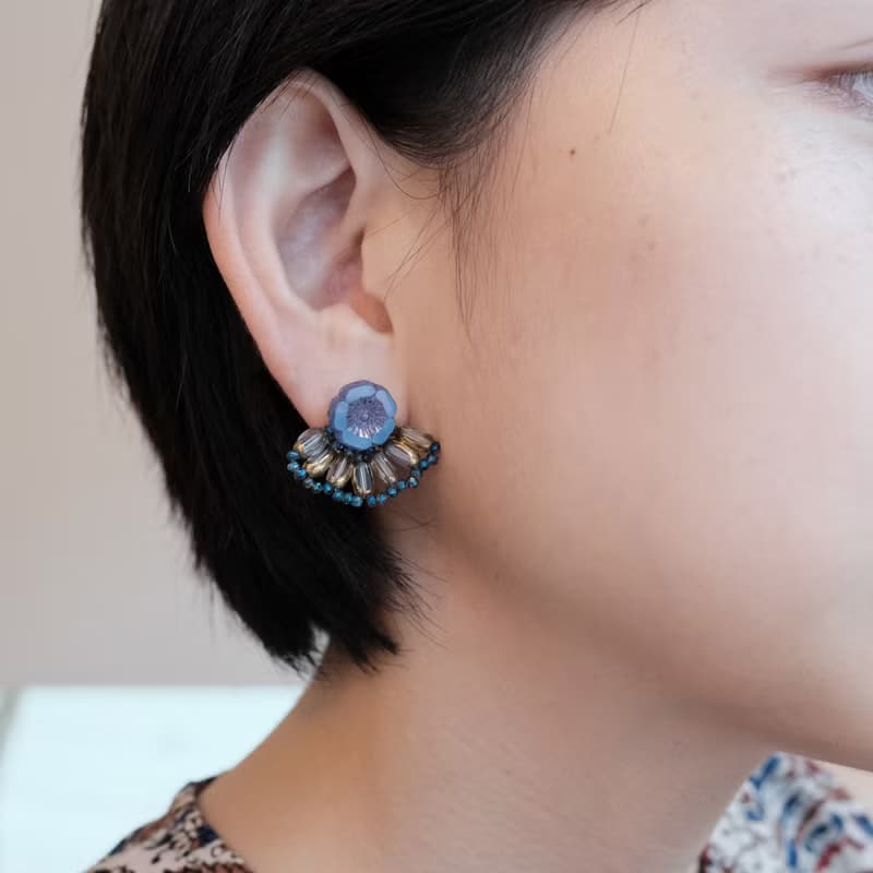 扇形花耳環 - 蛋白藍 耳針/耳夾