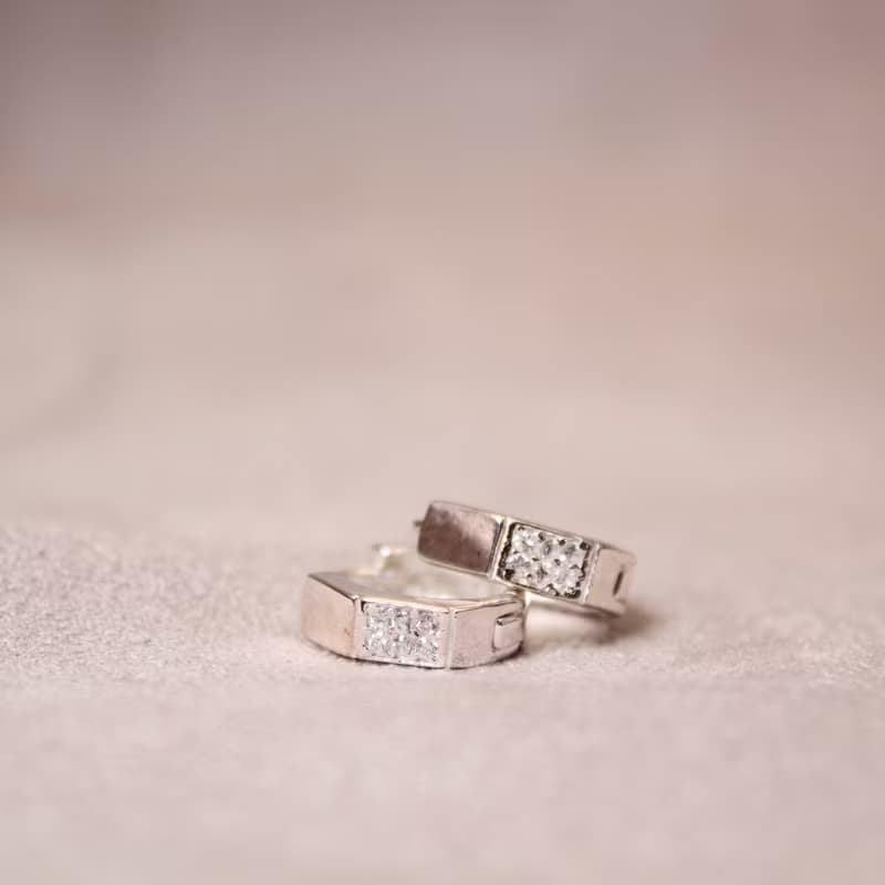 【SWS飾品】優雅小鋯石幾何耳環。純銀耳環、易扣耳環耳扣