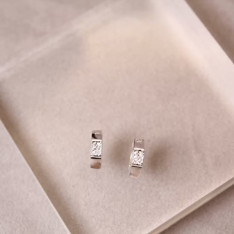 【SWS飾品】優雅小鋯石幾何耳環。純銀耳環、易扣耳環耳扣