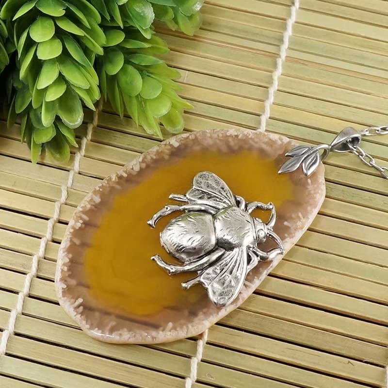 Honey Yellow Agate Slab Slice Silver Bee Necklace Pendant Woman Jewelry Gift