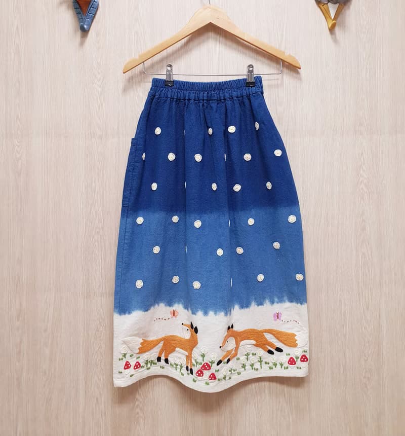手工刺繡裙子、棉織物、狐狸、蘑菇、雛菊圖案