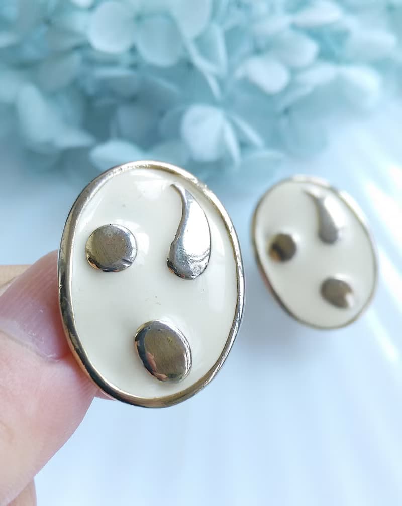 Vintage Jewelry 西洋古董飾品 簡約 白琺瑯 知性 夾式耳環