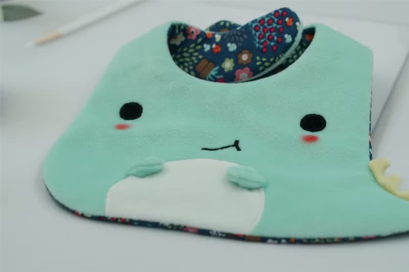 Bucute小恐龍的彌月禮盒組/口水巾/護身符/手搖鈴/彌月