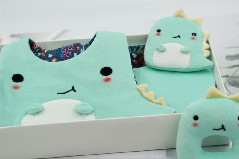 Bucute小恐龍的彌月禮盒組/口水巾/護身符/手搖鈴/彌月