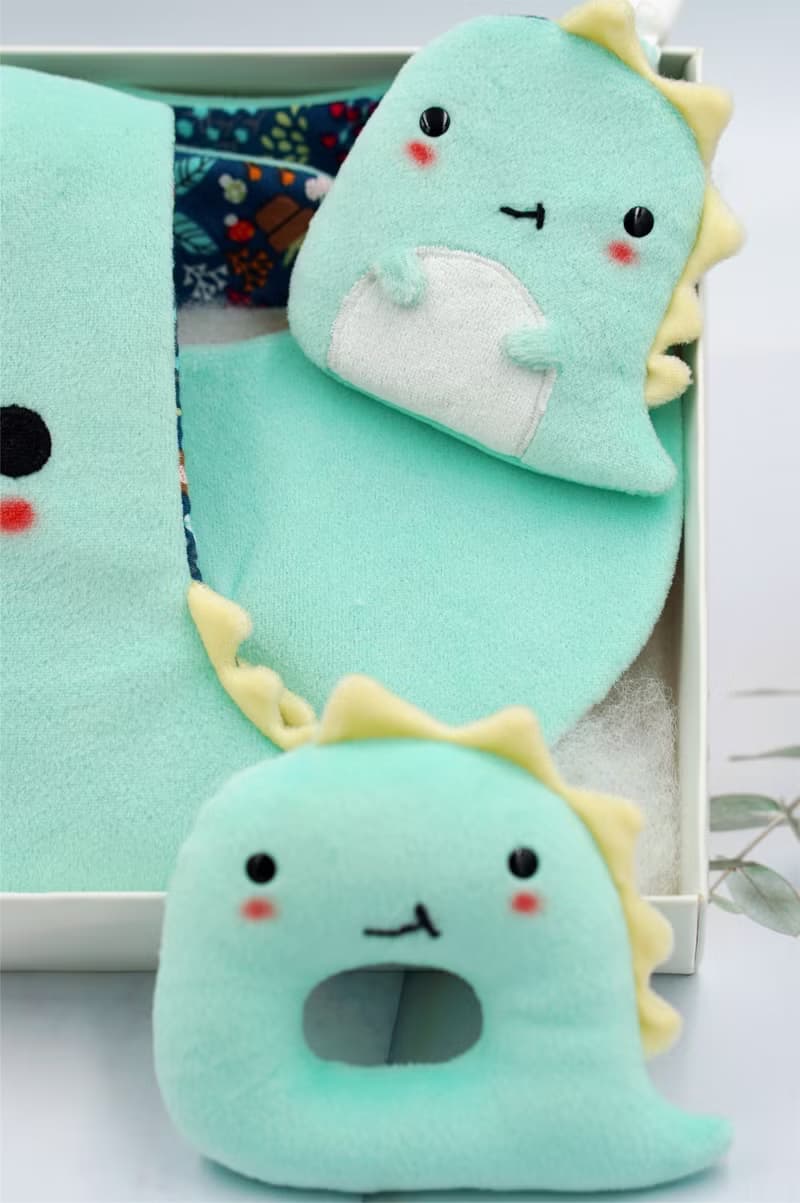 Bucute小恐龍的彌月禮盒組/口水巾/護身符/手搖鈴/彌月