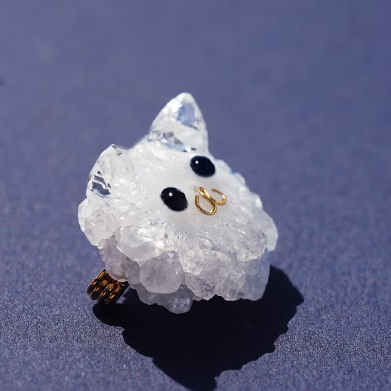 水晶原石スライスによる猫のブローチ　福猫