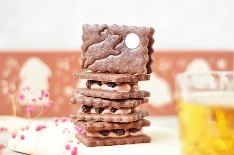 兔追月、法芙娜可可、萊姆葡萄、法式酥香奶油夾心、精