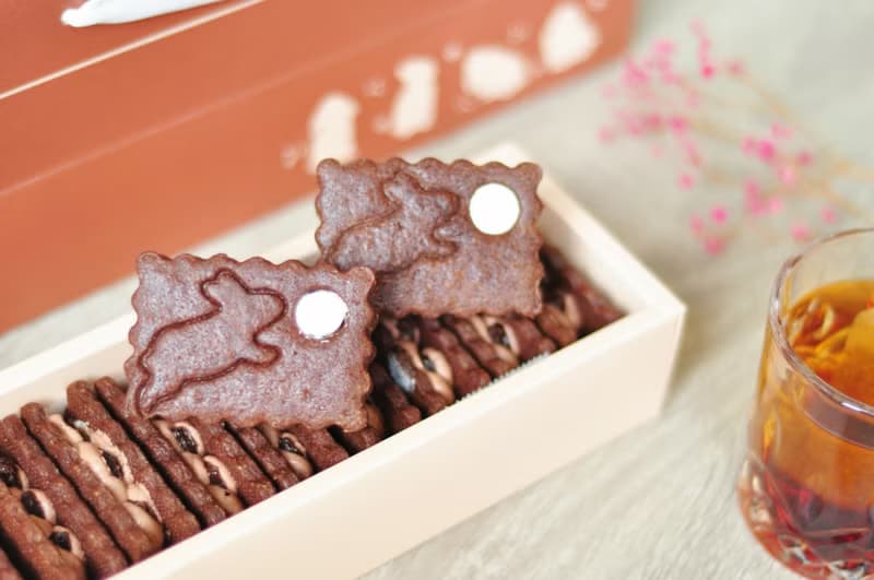 兔追月、法芙娜可可、萊姆葡萄、法式酥香奶油夾心、精