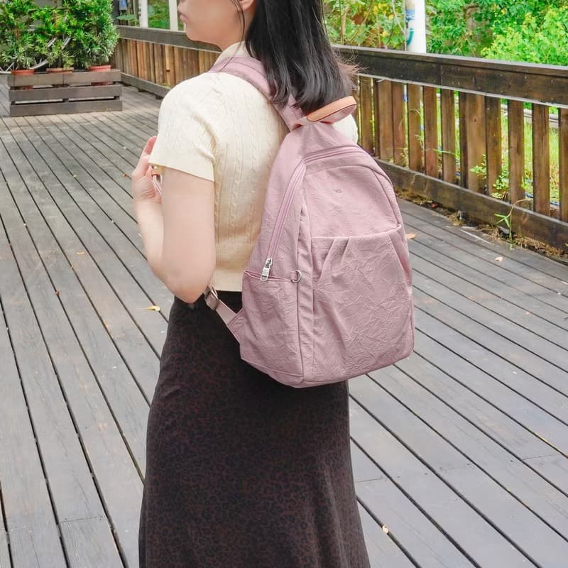(櫻花粉)輕盈紙感甜美系休閒旅行後背包(小款)33570