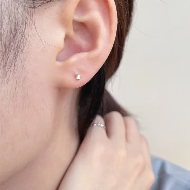 │簡約│小方塊 • 耳針 • 純銀耳環 • 可碰水 • 抗過敏