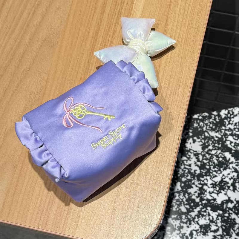 Sweetstore Supply原創全紫綢緞蝴蝶結刺繡化妝包便攜收納包