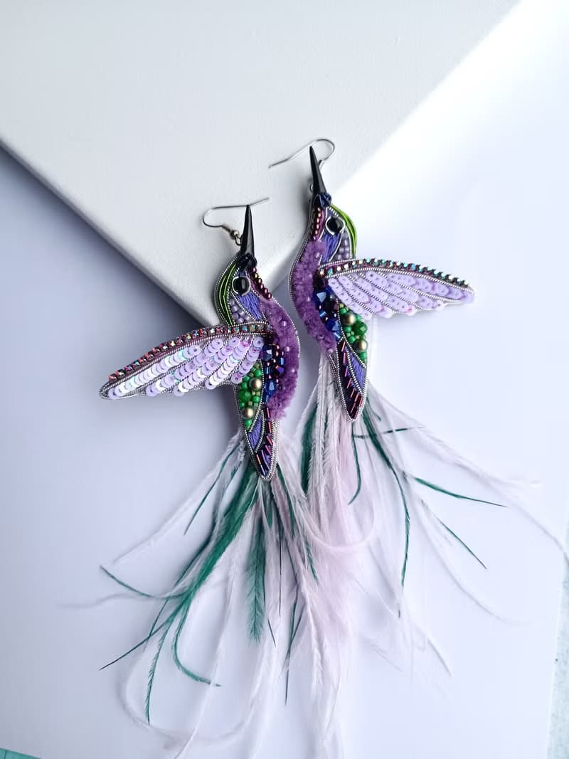 Embroidered hummingbird earrings made of seed beads and feather