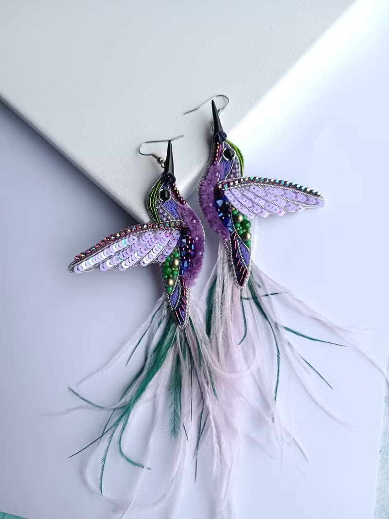 Embroidered hummingbird earrings made of seed beads and feather
