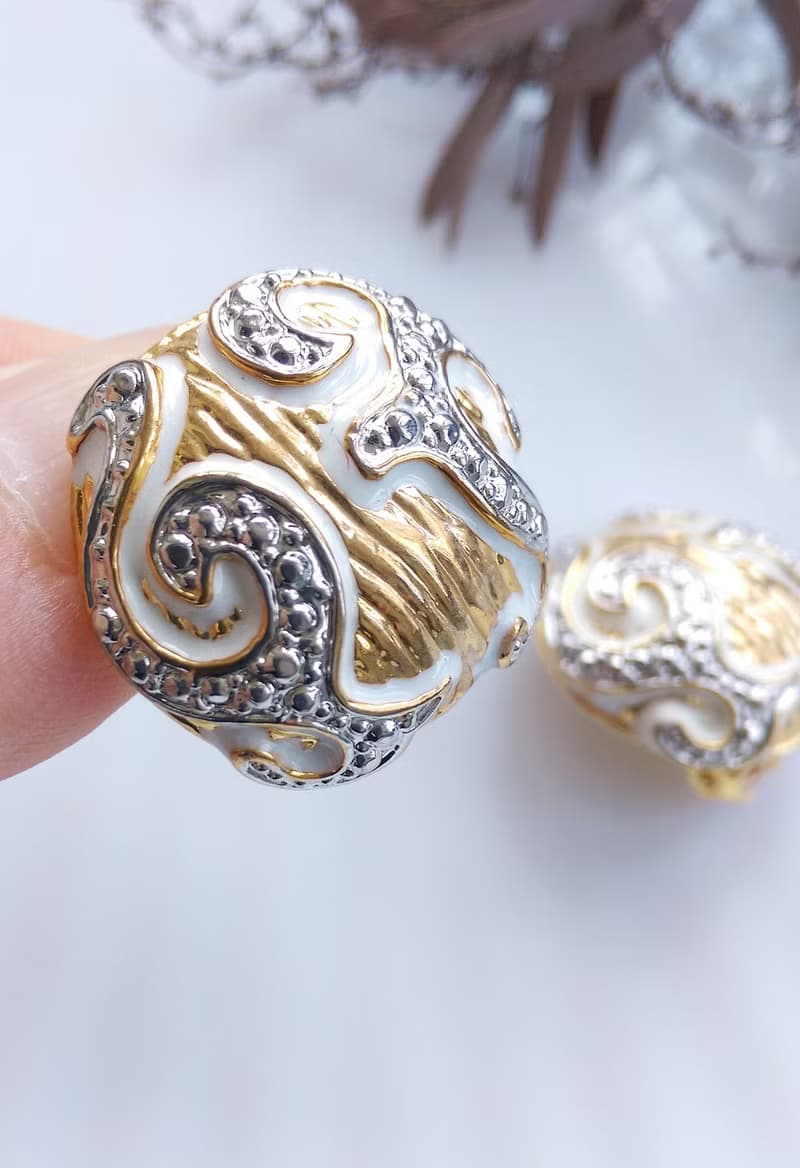 【西洋古董飾品 】摩登 金銀色調 白琺瑯 復古夾式耳環