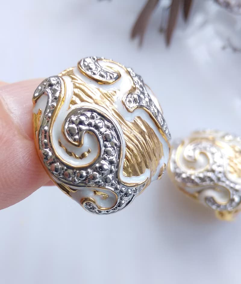 【西洋古董飾品 】摩登 金銀色調 白琺瑯 復古夾式耳環