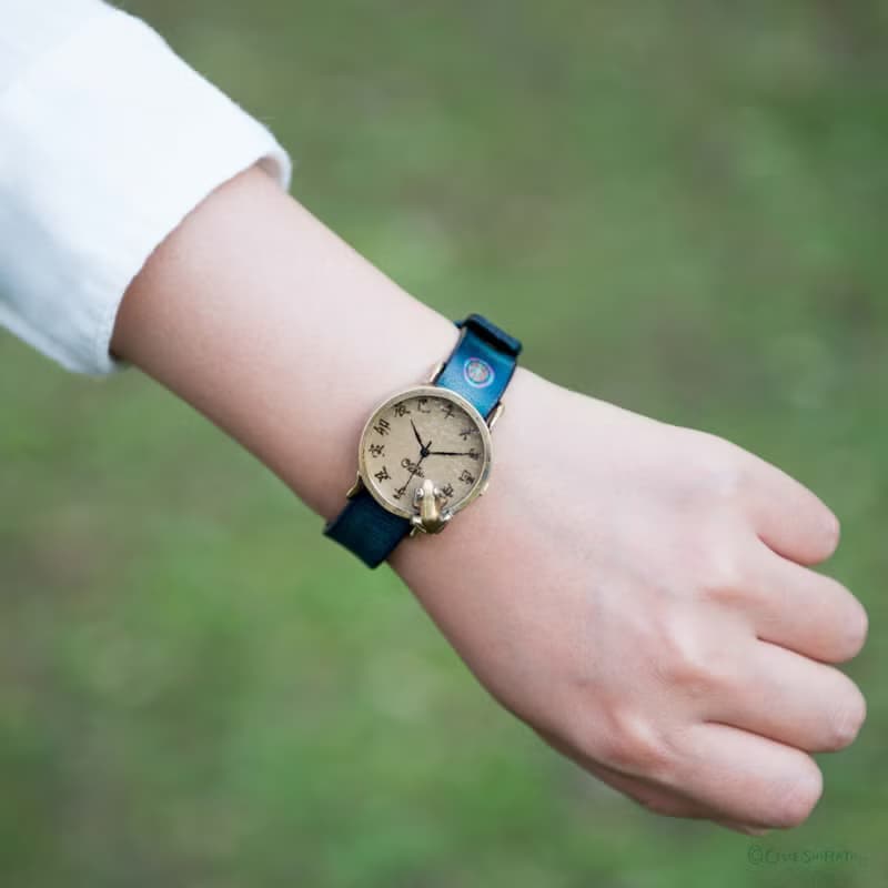 凝望沼澤的青蛙款手錶M黑糖 江戶文字